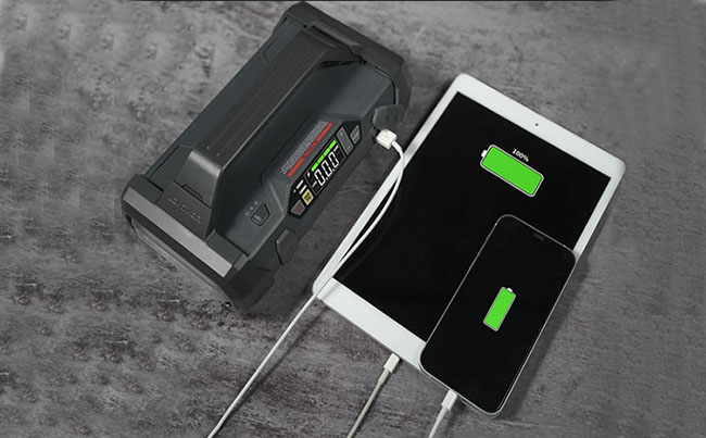 給手機、無線耳機、平板等充電測試