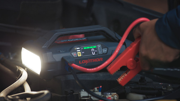 無線充氣泵汽車應(yīng)急啟動電源 無線充氣泵汽車應(yīng)急啟動電源