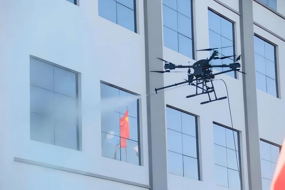 高空清洗無(wú)人機(jī)作業(yè) 高空清洗無(wú)人機(jī)作業(yè)