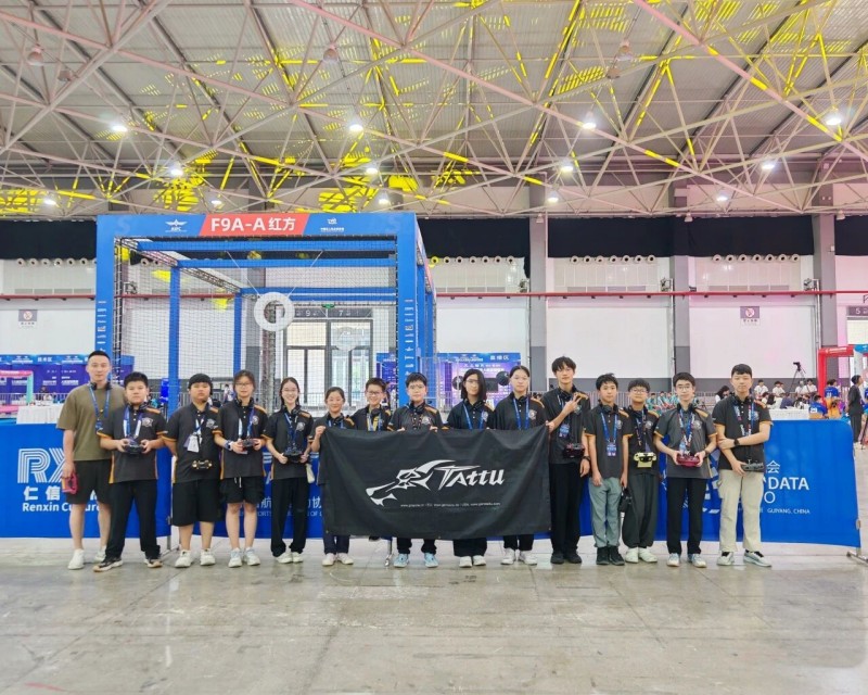 中國無人機(jī)足球聯(lián)賽貴陽精彩瞬間 中國無人機(jī)足球聯(lián)賽貴陽精彩瞬間