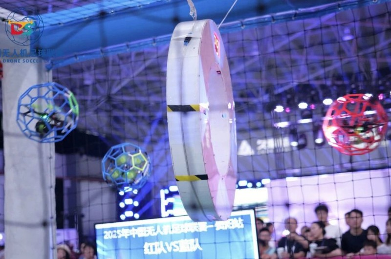 中國無人機(jī)足球聯(lián)賽貴陽精彩瞬間 中國無人機(jī)足球聯(lián)賽貴陽精彩瞬間
